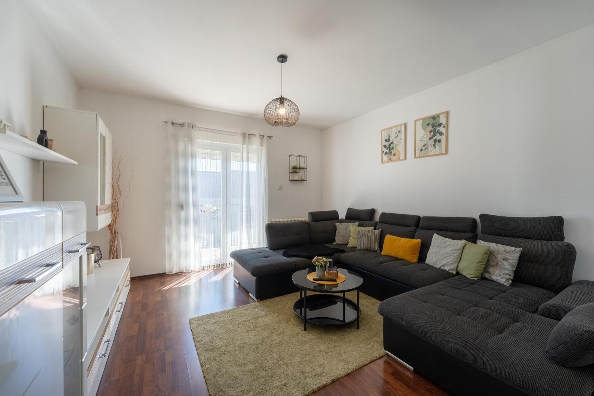Apartman House Saraden *